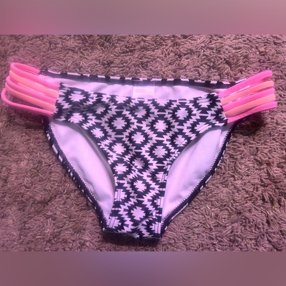 Xhilaration | great used bikini swimsuit. Strapless, art deco. Sz medium on both - Picture 15 of 15